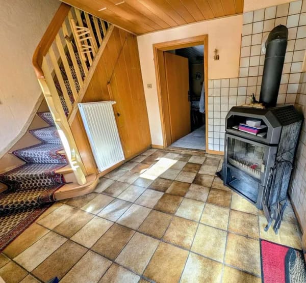 Immobilie in Gummersbach - PROVISIONSFREI: In Lieberhausen: Gemütliches Haus in zweiter Reihe mit 2 Garagen und 2 Scheunen - Bild 1