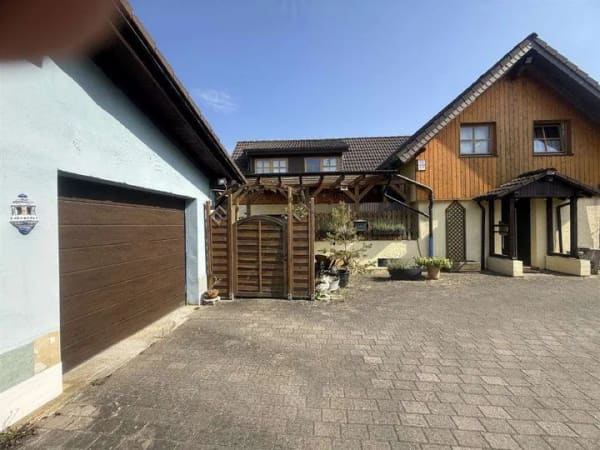Immobilie in Carlsberg - Großzügiges Wohnen in einem Zweifamilienhaus - Bild 0