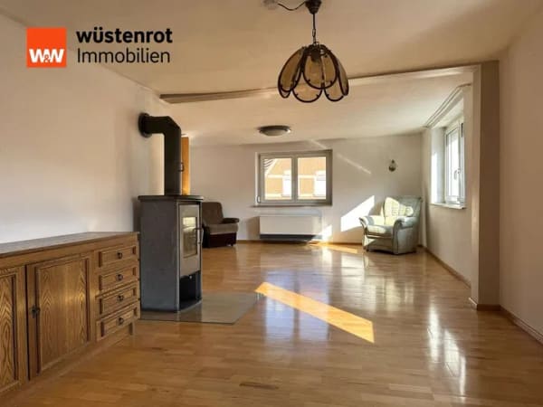 Immobilie in Gomadingen - Ein Haus voller Möglichkeiten – Bauernhaus mit Scheune und Ausbaureserve - Bild 1
