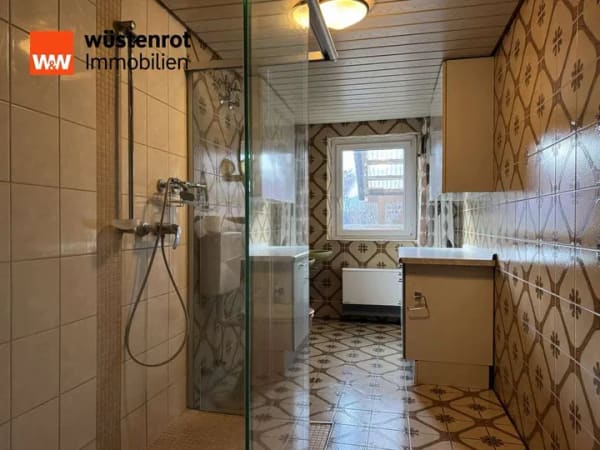Immobilie in Gomadingen - Ein Haus voller Möglichkeiten – Bauernhaus mit Scheune und Ausbaureserve - Bild 3