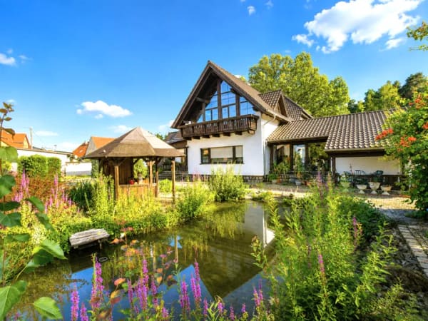 Immobilie in Bersteland - Stilvolles Architektenhaus in naturvoller Umgebung – Einliegerwohnung – Innenpool – Keller - - Bild 0
