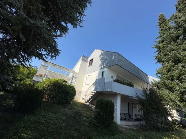 Immobilie in Weissach im Tal - Herausragend !!! Charmantes und gepflegtes 1 - 2 Familien Wohnhaus -freistehend- in Weissach im Tal - Bild 0