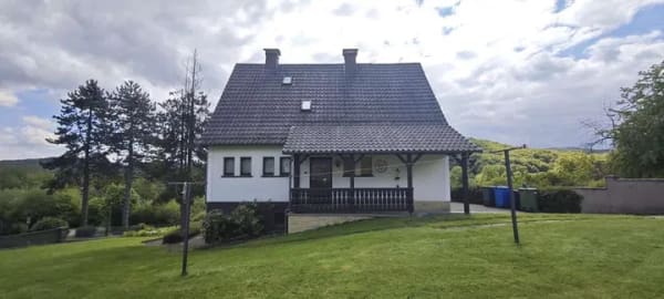 Immobilie in Bad Endbach - Einfamilienhaus in 35080 Bad Endbach-Hartenrod, großes Grundstück, unverbaubarer Fernblick - Bild 0