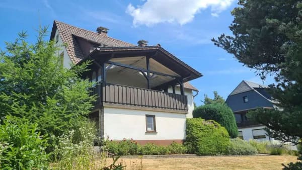 Immobilie in Bad Endbach - Einfamilienhaus in 35080 Bad Endbach-Hartenrod, großes Grundstück, unverbaubarer Fernblick - Bild 1