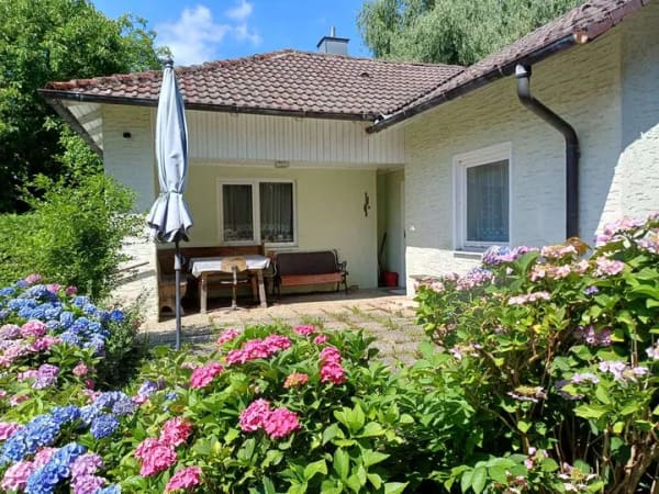 Immobilie in Neuburg am Inn - Einfamilienhaus mit Anbau (2-Zimmerwohnung) bei Neukirchen am Inn - Bild 1