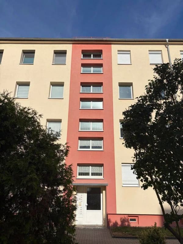 Immobilie in Kindelbrück - 4-Raum-Wohnung mit zwei Balkonen - attraktive Gelegenheit für Eigennutzer und Kapitalanleger - Bild 0