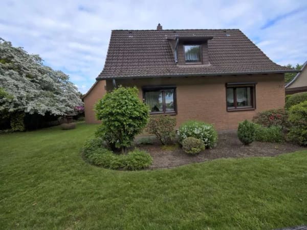 Immobilie in Hohenlockstedt - Gepflegtes Einfamilienhaus mit Nebengebäuden & großem Grundstück - Bild 0