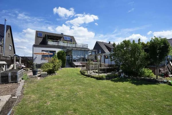 Immobilie in Nordstemmen - Traumhafter Weitblick zur Marienburg | Großzügiges Einfamilienhaus mit separater Wohnebene & Pool - Bild 0