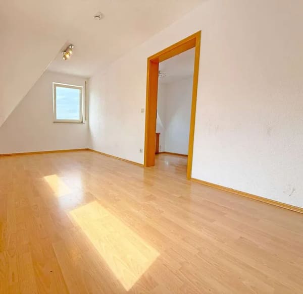 Immobilie in Neckarwestheim - Charmante 3-Zi.-Wohnung mit Einbauküche, Stellplatz und zusätzlichem Dachboden - Bild 3