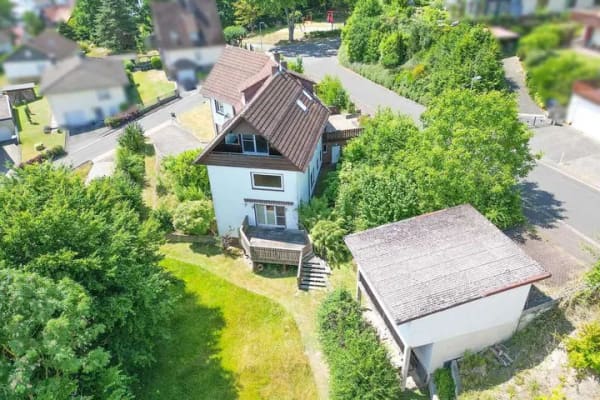 Immobilie in Großalmerode - Großzügiges Mehrfamilienhaus mit 3 Wohneinheiten, Garagen, Garten und Werkstatt - Bild 0