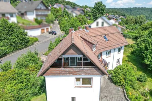 Immobilie in Großalmerode - Großzügiges Mehrfamilienhaus mit 3 Wohneinheiten, Garagen, Garten und Werkstatt - Bild 1