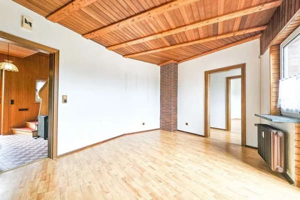 Immobilie in Großalmerode - Großzügiges Mehrfamilienhaus mit 3 Wohneinheiten, Garagen, Garten und Werkstatt - Bild 2