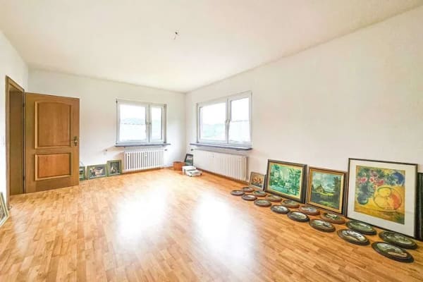 Immobilie in Großalmerode - Großzügiges Mehrfamilienhaus mit 3 Wohneinheiten, Garagen, Garten und Werkstatt - Bild 3