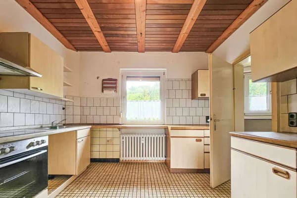 Immobilie in Großalmerode - Großzügiges Mehrfamilienhaus mit 3 Wohneinheiten, Garagen, Garten und Werkstatt - Bild 4