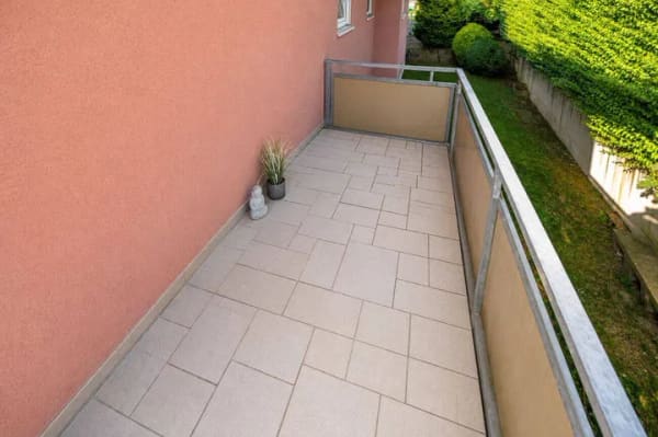 Immobilie in Loffenau - Bald bezugsfrei - modernisierte 3-Zimmer-Wohnung mit Einbauküche, Eckbalkon & Tiefgarage - Bild 2