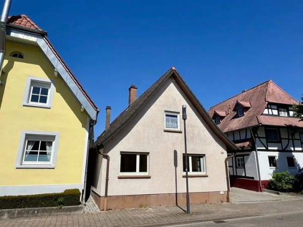 Immobilie in Steinmauern - Renovierungsbedürftiges Einfamilienhaus mit Ausbaureserve & zwei Garagen in Steinmauern! - Bild 1