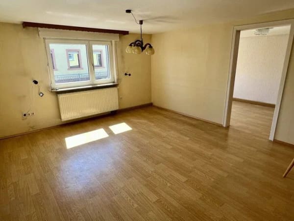 Immobilie in Steinmauern - Renovierungsbedürftiges Einfamilienhaus mit Ausbaureserve & zwei Garagen in Steinmauern! - Bild 4