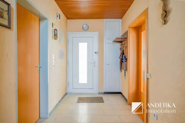 Immobilie in Ichenhausen - Sanieren, gestalten, wohlfühlen – Ihr neues Zuhause mit großzügigem Garten in Ichenhausen! - Bild 1