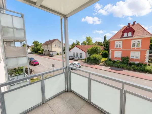 Immobilie in Radolfzell am Bodensee - Gemütliche 2-Zimmerwohnung mit Garage und Sonnenbalkon  - Bild 2
