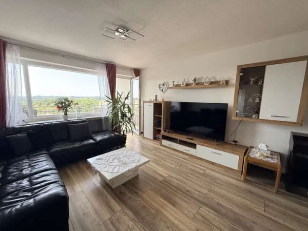 Immobilie in Hiddenhausen - Modernisierte 3-Zimmer-Wohnung mit Loggia, Aufzug und Fernblick in Hiddenhausen - Bild 1