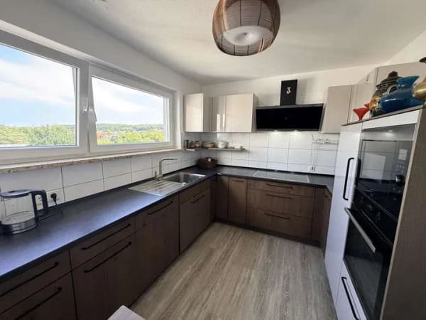 Immobilie in Hiddenhausen - Modernisierte 3-Zimmer-Wohnung mit Loggia, Aufzug und Fernblick in Hiddenhausen - Bild 2