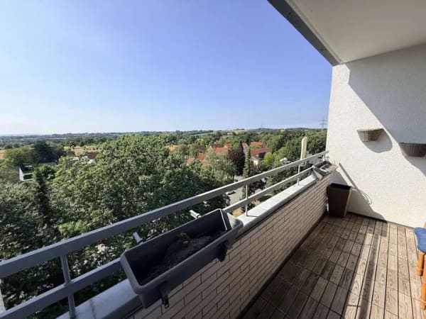 Immobilie in Hiddenhausen - Modernisierte 3-Zimmer-Wohnung mit Loggia, Aufzug und Fernblick in Hiddenhausen - Bild 3