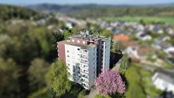 Immobilie in Kreuzwertheim - Attraktive Kapitalanlage: 3-Zimmer-Wohnung mit ca. 5,14 % Brutto-Mietrendite, Einbauküche und Stell - Bild 1