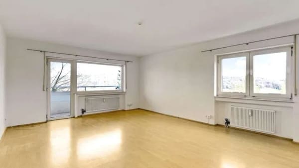 Immobilie in Kreuzwertheim - Attraktive Kapitalanlage: 3-Zimmer-Wohnung mit ca. 5,14 % Brutto-Mietrendite, Einbauküche und Stell - Bild 2