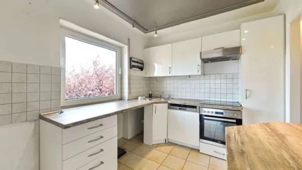 Immobilie in Kreuzwertheim - Attraktive Kapitalanlage: 3-Zimmer-Wohnung mit ca. 5,14 % Brutto-Mietrendite, Einbauküche und Stell - Bild 3