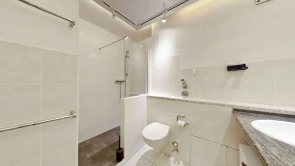 Immobilie in Kreuzwertheim - Attraktive Kapitalanlage: 3-Zimmer-Wohnung mit ca. 5,14 % Brutto-Mietrendite, Einbauküche und Stell - Bild 4