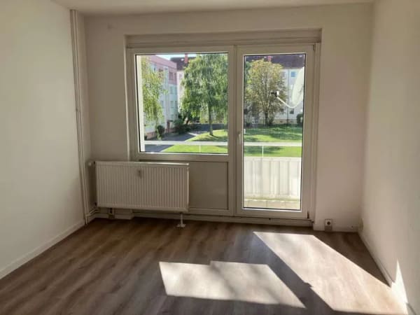 Immobilie in Teutschenthal - Helle 4-Raum Wohnung mit Balkon - Bild 0