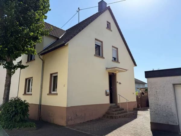 Immobilie in Kruft - Charmantes Einfamilienhaus mit Garten in ruhiger Lage von Kruft - Bild 1