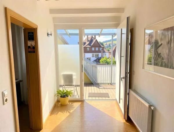 Immobilie in Haslach im Kinzigtal - +++ sonnige 3,5 Zi.-Wohnung in Zentrum von Haslach i.K. mit Balkon und Garage +++ - Bild 2