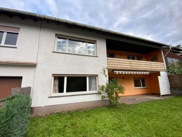 Immobilie in Heppenheim - Mehrgenerationhaus (Zweifamilienhaus + 3. Wohnung im Anbau) mit 2 Garagen - Bild 2