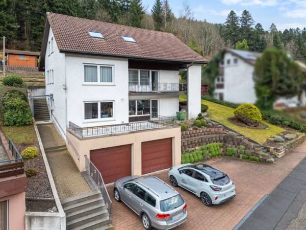 Immobilie in Enzklösterle - Großzügiges Zuhause im Grünen - ideal für Familien - Bild 1