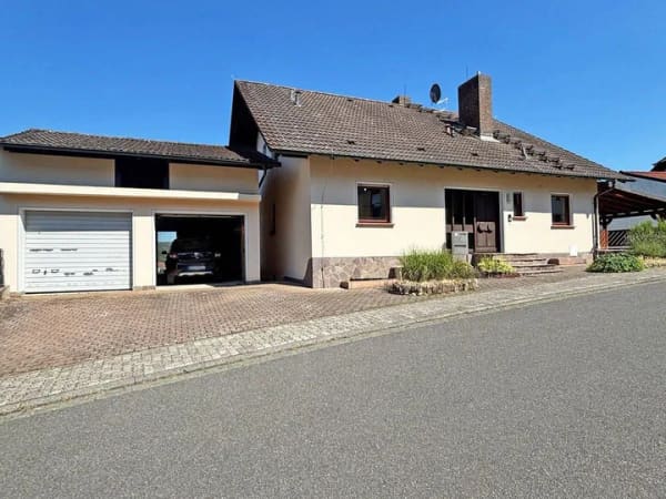 Immobilie in Hausen - Großzügiges Wohnhaus in Hausen - Bild 1