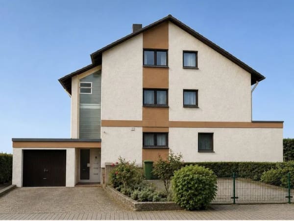 Immobilie in Ettlingen - Wohnen mit Perspektive - Zweifamilienhaus mit zwei Wohneinheiten und großzügigem Raumangebot - Bild 0