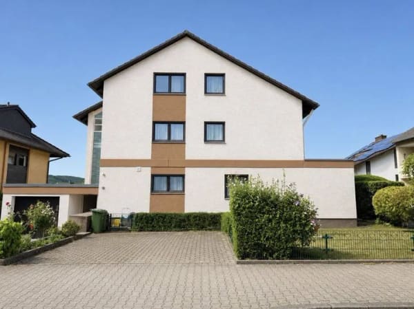 Immobilie in Ettlingen - Wohnen mit Perspektive - Zweifamilienhaus mit zwei Wohneinheiten und großzügigem Raumangebot - Bild 1