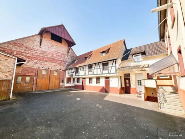Immobilie in Nidderau - Gepflegte Hofreite mit Nebengebäude und Stallungen in Nidderau - Bild 0