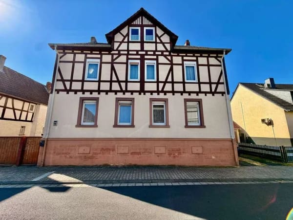 Immobilie in Nidderau - Gepflegte Hofreite mit Nebengebäude und Stallungen in Nidderau - Bild 1