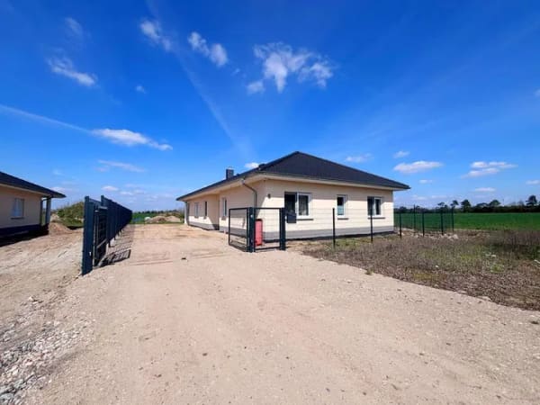 Immobilie in Eichstedt (Altmark) - Moderner Bungalow aus 2024 in ruhiger Ortsrandlage - Modernität trifft Ruhe - Bild 0
