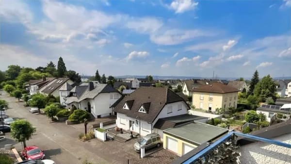 Immobilie in Mülheim-Kärlich - 4-Zimmer-Dachgeschoßwohnung mit toller Aussicht über die Stadt. - Bild 2