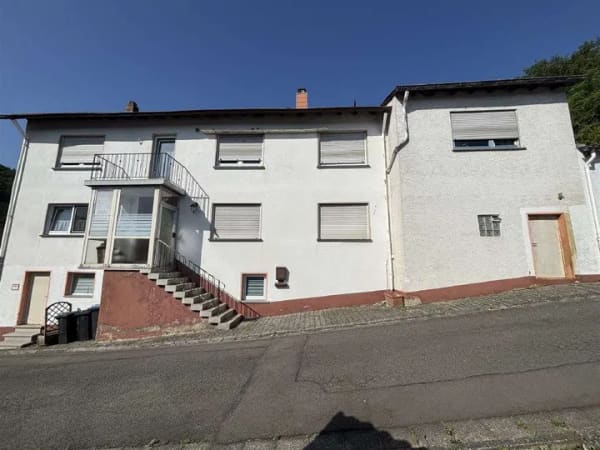 Immobilie in Erdesbach - großzügiges Wohnhaus mit viel Platz, terrassiertem Garten und vielfältigen Nutzungsmöglichkeit - Bild 0
