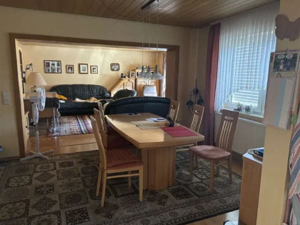Immobilie in Erdesbach - großzügiges Wohnhaus mit viel Platz, terrassiertem Garten und vielfältigen Nutzungsmöglichkeit - Bild 2