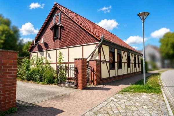 Immobilie in Halbe - Charmantes Einfamilienhaus mit Carport und Wintergarten mit viel Potenzial in Halbe - Bild 0