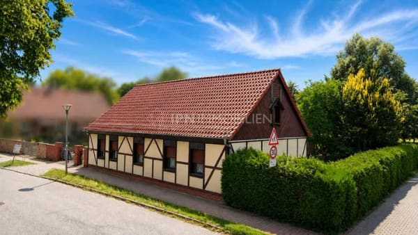 Immobilie in Halbe - Charmantes Einfamilienhaus mit Carport und Wintergarten mit viel Potenzial in Halbe - Bild 1