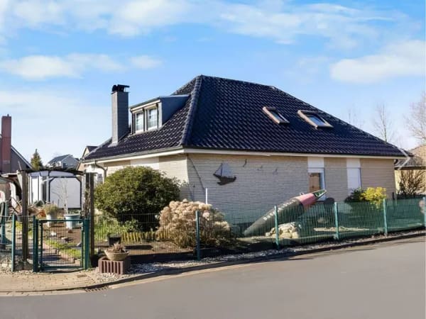 Immobilie in Wangerland - GELEGENHEIT!  Einfamilienhaus mit zwei Einliegerwohnungen in ruhiger Wohnlage von Hooksiel - Bild 2