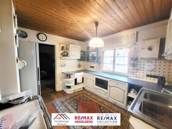 Immobilie in Weinheim - Renovierungsobjekt mit viel Potenzial – Haus mit Wintergarten und Nebengebäuden in Weinheim! - Bild 0