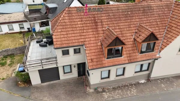 Immobilie in Waxweiler - Großzügige Eigentumswohnung über zwei Etagen mit Terrasse und Ausbaureserve - Bild 1
