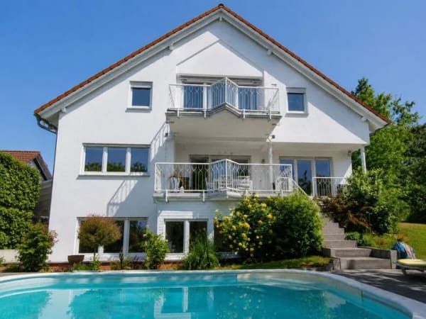 Immobilie in Neuberg - Wohngenuss im Grünen - Zweifamilienhaus mit Pool in ruhiger Feldrandlage - Bild 2